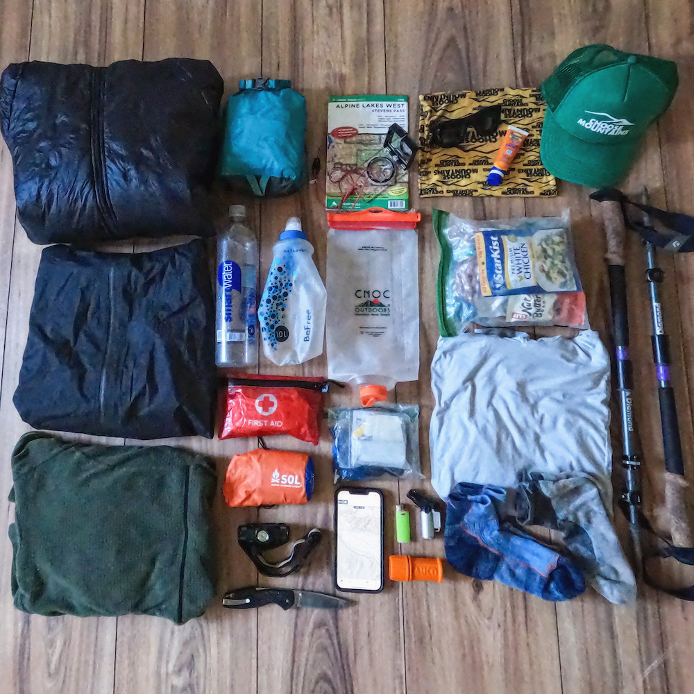 What are the 10 Essentials? Hiking Essentials for Hikers & Backpackers ...